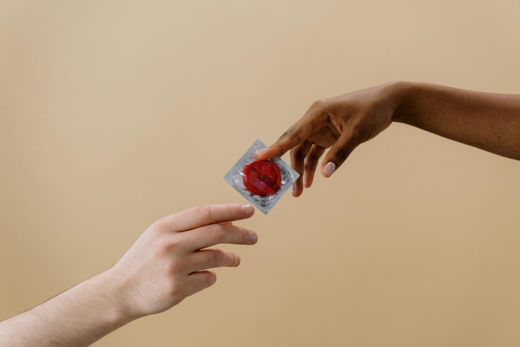 Uso de preservativo em relações estáveis ainda é tabu — e um risco à saúde - Blog Daquilo - 